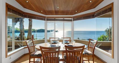 Seascape Point - Mahinepua Bay Clifftop Retreat
