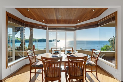 Seascape Point - Mahinepua Bay Clifftop Retreat