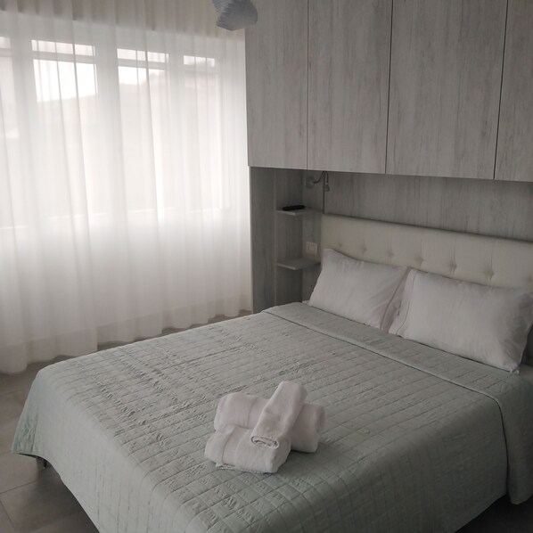 3 slaapkamers, een strijkplank/strijkijzer, wifi, beddengoed