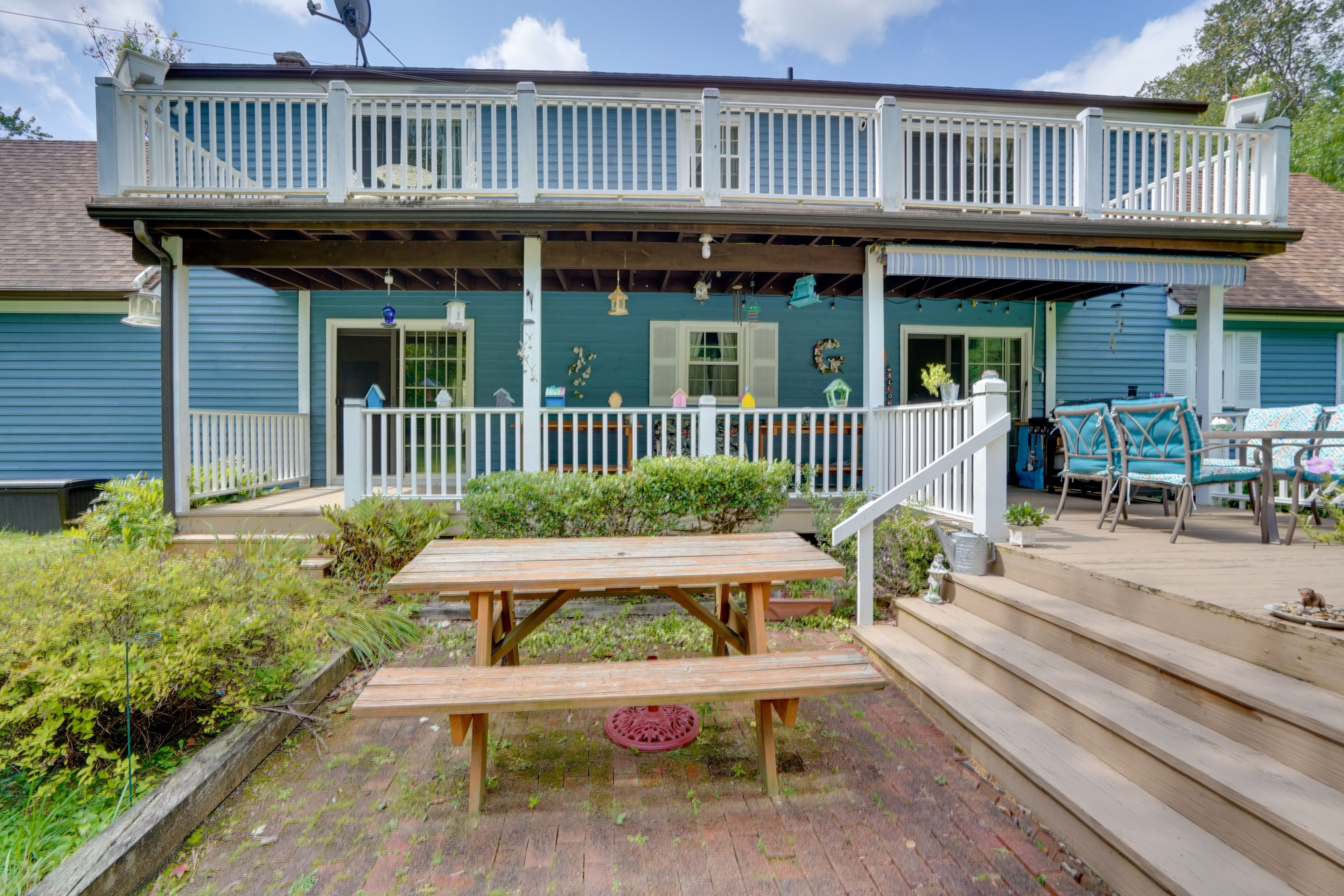 Pittsfield Home w/ Deck - 12 Mi to Jiminy Peak!