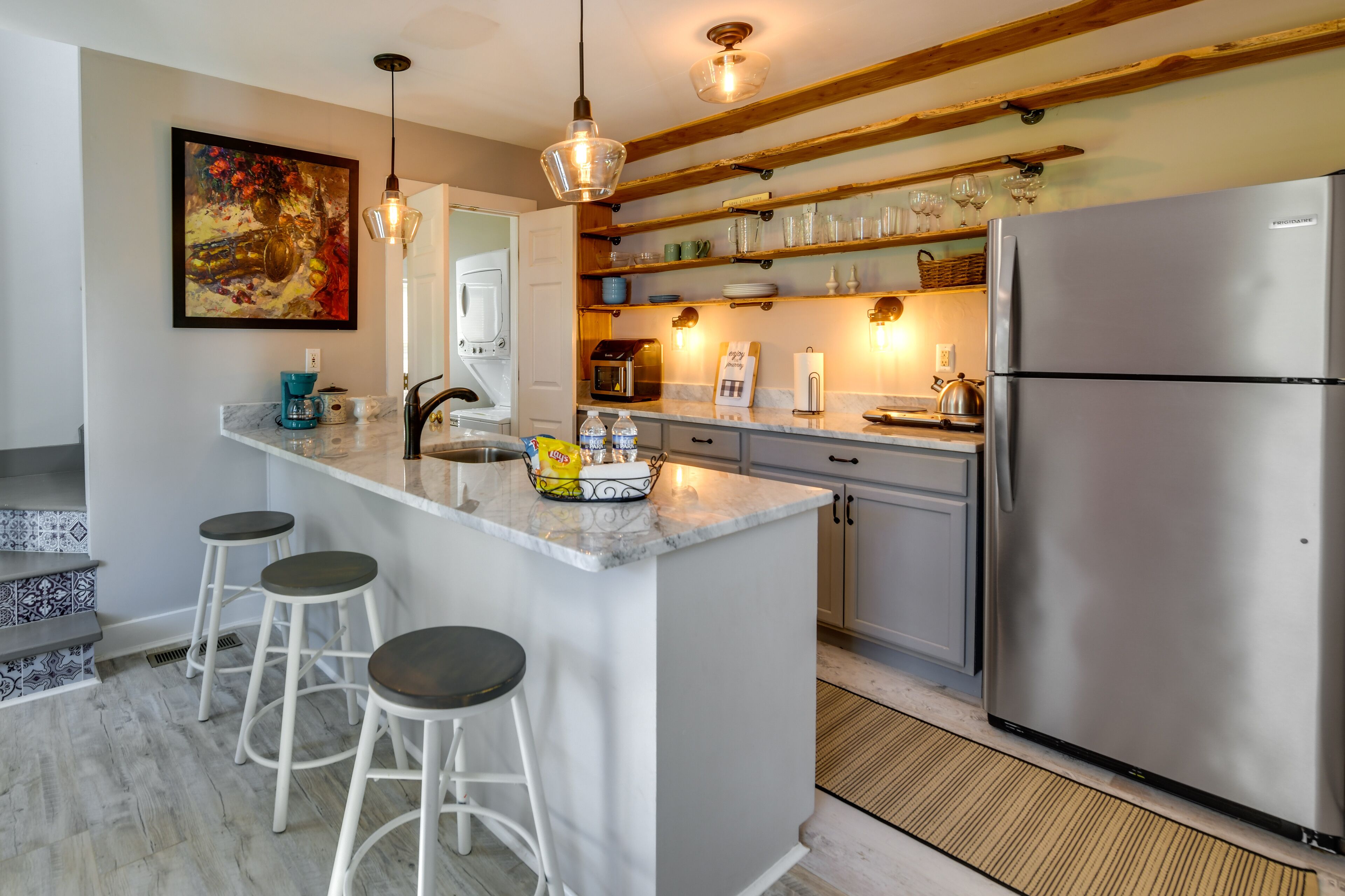 Fridge, dishwasher, coffee/tea maker, toaster