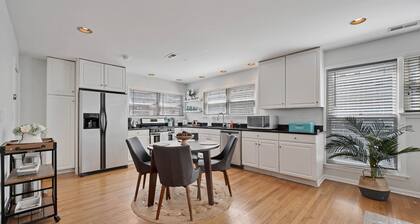 Old Town 3bd 3ba Coach House, Garage Parking Incl by AllSet Turnover