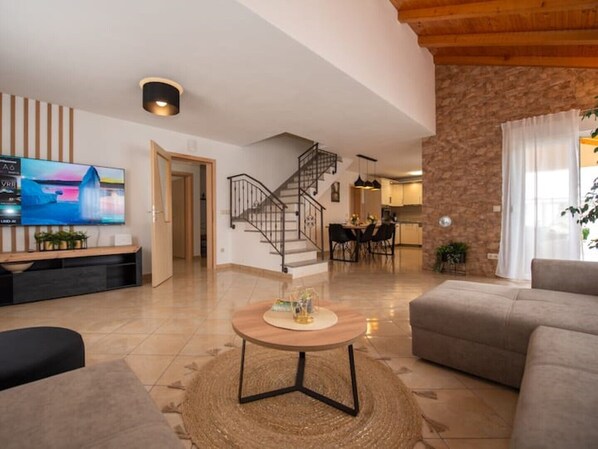Smart TV, fireplace - Holiday Home near Trogir (Kaštel Štafilic)