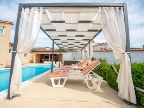 Outdoor pool - Holiday Home near Trogir (Kaštel Štafilic)