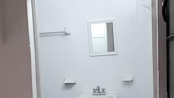 Standard Triple Room, 1 Bedroom | Bathroom | Shower, towels, soap, shampoo
