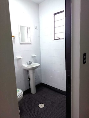 Standard Double Room, 1 Bedroom | Bathroom | Shower, towels, soap, shampoo