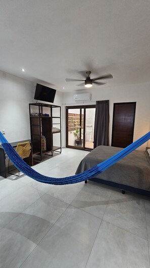 1 camera, una cassaforte in camera, ferro/asse da stiro, Wi-Fi gratuito