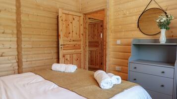 3 bedrooms, individually decorated, individually furnished, free WiFi