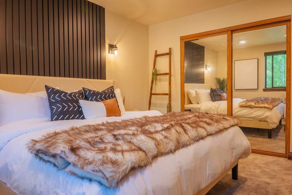 2 bedrooms, iron/ironing board, travel crib, WiFi