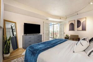 2 عدّة غرف نوم وسرير سفر وواي فاي وملاءات أسرّة