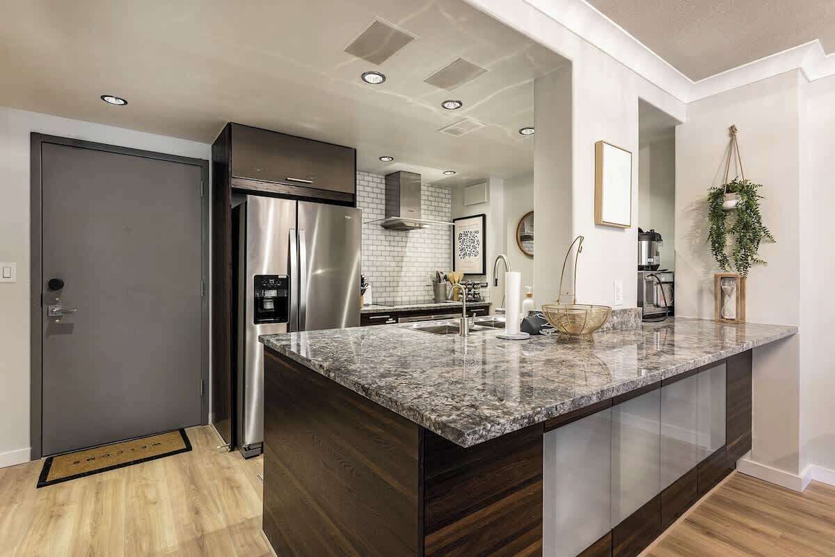 Fridge, microwave, oven, coffee/tea maker