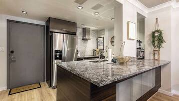 Fridge, microwave, oven, coffee/tea maker