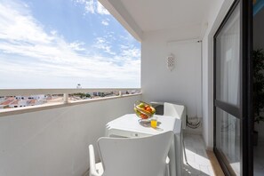 Outdoor dining - #189 Montechoro Flat by Home Holidays (Albufeira)