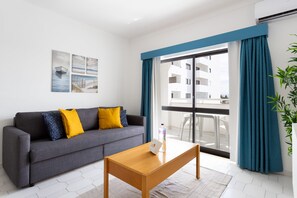 TV - #189 Montechoro Flat by Home Holidays (Albufeira)