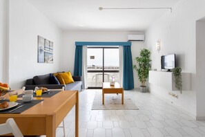 TV - #189 Montechoro Flat by Home Holidays (Albufeira)