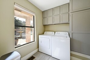 Interior - Secluded Hill Country Retreat: Bunkhouse and Spa (Austin)