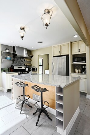 Kühlschrank, Ofen, Herdplatte, Geschirrspüler