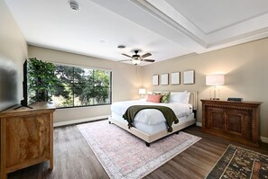 Iron/ironing board, WiFi, bed sheets - Secluded Hill Country Retreat: Bunkhouse and Spa (Austin)