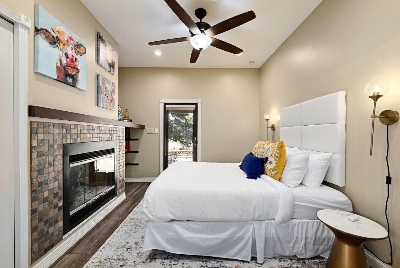 Iron/ironing board, WiFi, bed sheets
