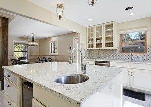 Kühlschrank, Ofen, Herdplatte, Geschirrspüler