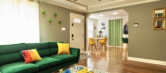 Extravagant 4bd-2bth Home! FREE Off st parking! Games! Jacuzzi tub!