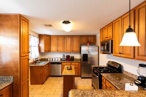 Fridge, microwave, oven, stovetop - Extravagant 4bd-2bth Home! FREE Off st parking! Games! Jacuzzi tub! (New Orleans)