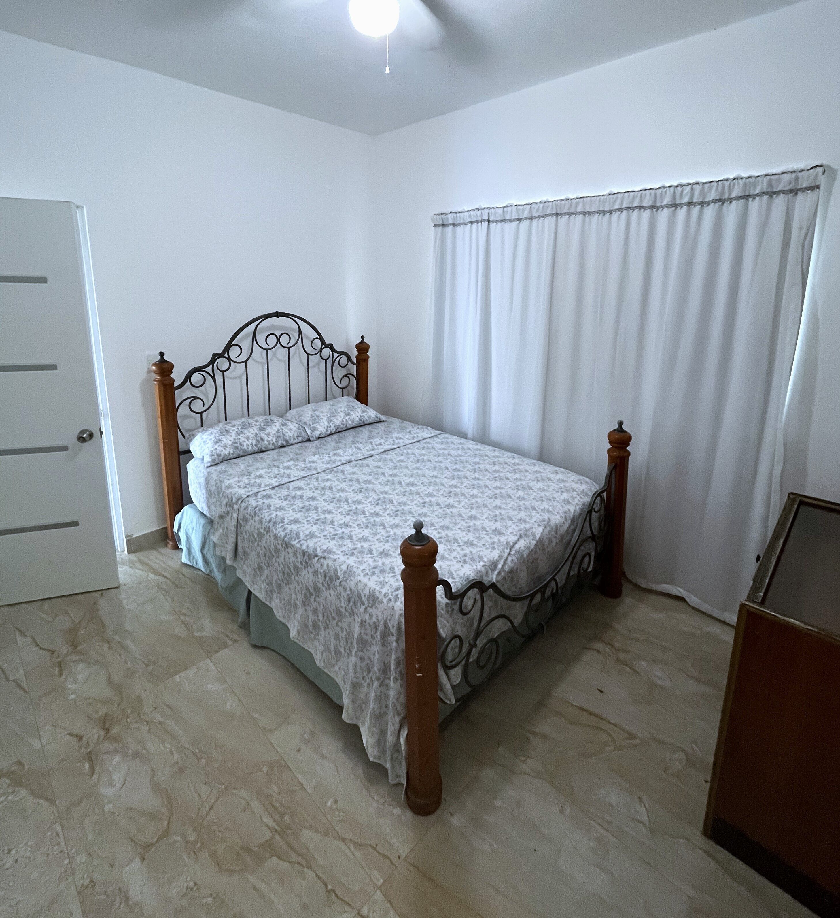 3 quartos, ferros/tábuas de passar roupa, Wi-Fi, roupa de cama