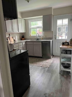 Private kitchen - In the Heart of Speedway, west of Downtown Indy (Indianapolis)