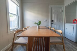 Dining - Spacious 3BR - Walk to Downtown Salem, Game Room!<br> (Salem)