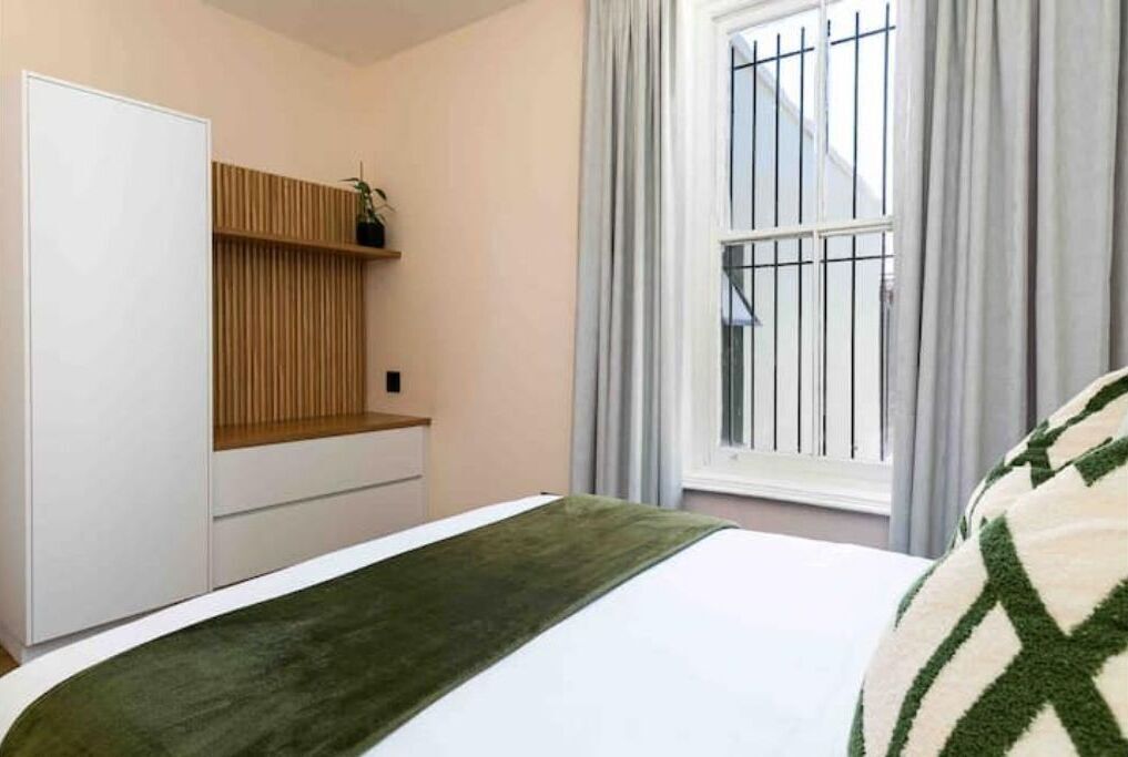 2 bedrooms, travel cot, WiFi