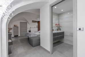 2 bedrooms, in-room safe, iron/ironing board, travel cot - Casa Dolce Vita Ventimiglia Holiday Home  (Ventimiglia)