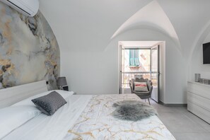 2 bedrooms, in-room safe, iron/ironing board, travel cot - Casa Dolce Vita Ventimiglia Holiday Home  (Ventimiglia)