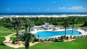 Piscine couverte, piscine extérieure