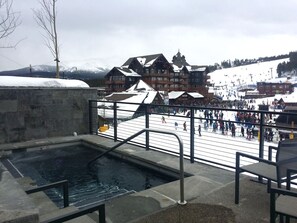 من حمّامات السباحة المغطاة، حمّام سباحة خارجي