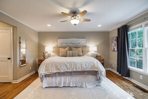 3 bedrooms, desk, iron/ironing board, free WiFi - Five Points Charmer: Delightful 3BR Cottage in Five Points, Complete W/Fire Pit. (Athens)