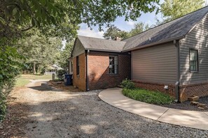 Exterior - Five Points Charmer: Delightful 3BR Cottage in Five Points, Complete W/Fire Pit. (Athens)
