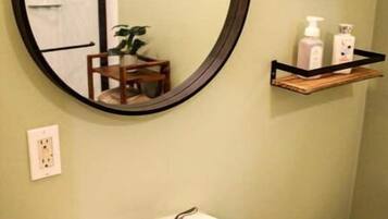 Towels, soap, shampoo, toilet paper