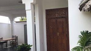 تناول الطعام بالخارج