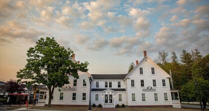 Queen Ste at Public House, food trucks & craft beer on site, walk to UNH & town