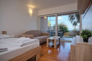 3 bedrooms, in-room safe, iron/ironing board, free WiFi