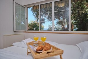 3 bedrooms, in-room safe, iron/ironing board, free WiFi - Holiday Seaview Apartment by Litto (Split)