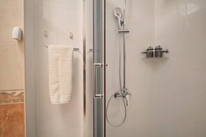 Shower, hair dryer, bidet, towels - Holiday Seaview Apartment by Litto (Split)
