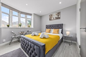 Studio | Iron/ironing board, free WiFi, bed sheets - Serviced Ensuite Room Feltham Heathrow London Tw13 (Feltham)