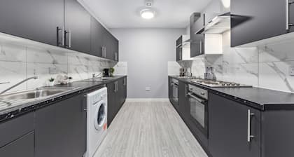 Spacious Ensuite Room Feltham Heathrow London Tw13