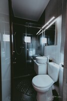 华丽双人房 | 浴室 | 免费洗浴用品、吹风机、拖鞋