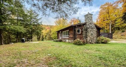Log Cabin Getaway - rustic-chic - waterfront, dock, firepit & indoor fireplace!