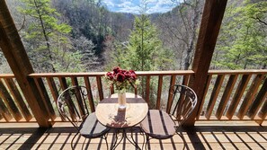 Outdoor dining - Little Cabin All To Yourself (Sevierville)