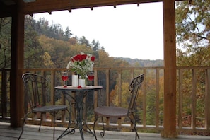 Outdoor dining - Little Cabin All To Yourself (Sevierville)