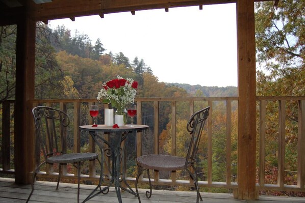Outdoor dining - Little Cabin All To Yourself (Sevierville)
