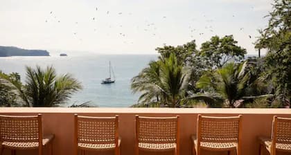 Casa Liquen "Mahogany-Parota Room"